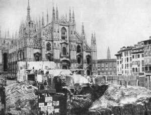 demolizioni in piazza duomo a milano